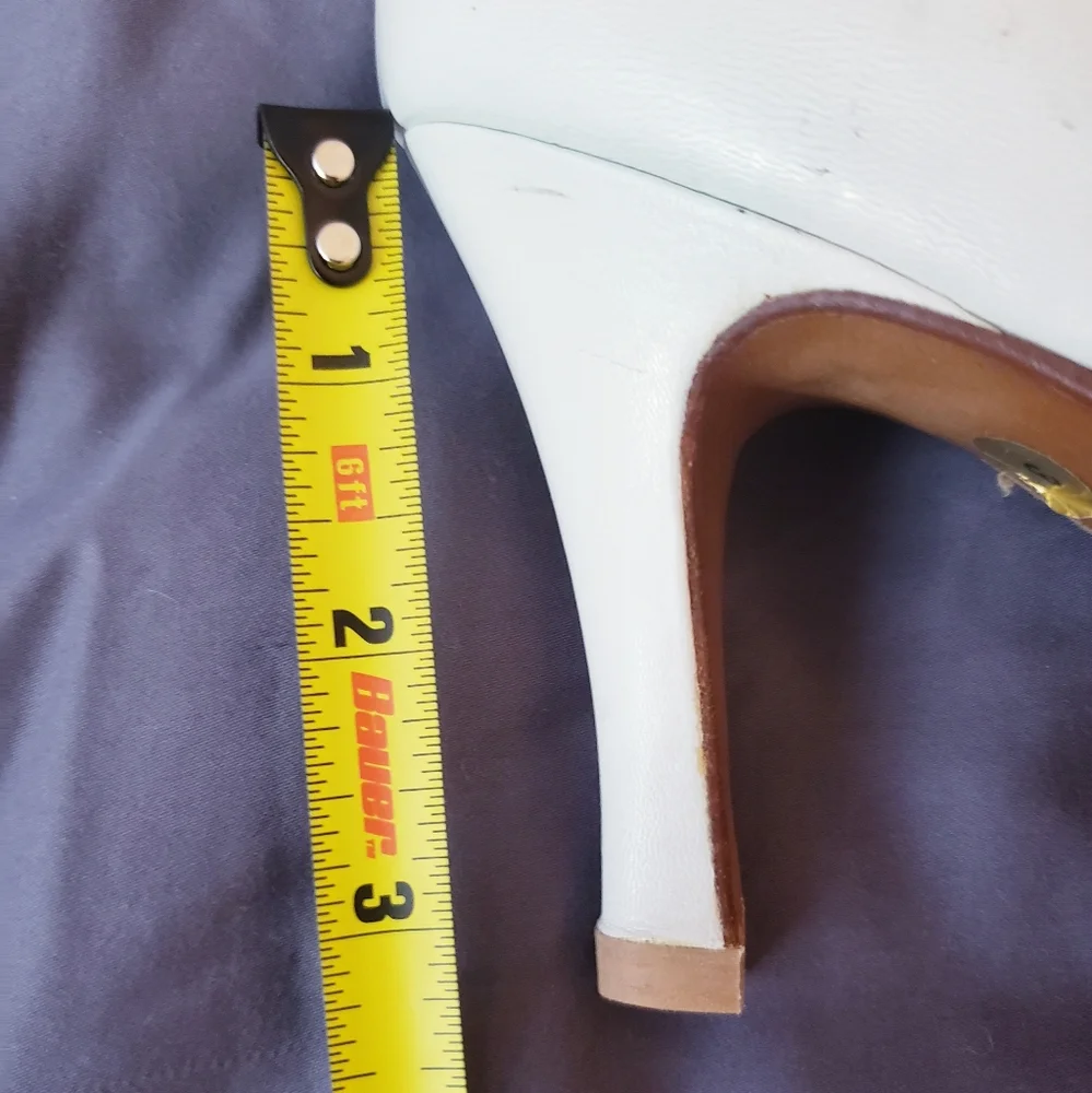 Bally Kitten heel pumps sz 6